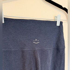 BEYOND YOGA Spacedye Caught In The Midi  Blue Leggings Medium 7/8 Length